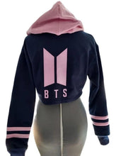 Cargar imagen en el visor de la galería, Crop Top BTS Azul Marino con Rosa
