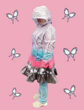 Cargar imagen en el visor de la galería, Impermeable Shinobu - Un olán - Disponible 14 días después de la compra