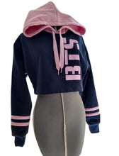 Cargar imagen en el visor de la galería, Crop Top BTS Azul Marino con Rosa