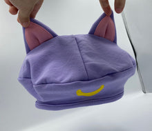 Cargar imagen en el visor de la galería, Gorrito de Sailor Cat Luna Lila