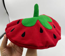 Cargar imagen en el visor de la galería, Gorrito de Fresa