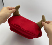 Cargar imagen en el visor de la galería, Gorrito de Cuernitos