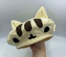 Cargar imagen en el visor de la galería, Gorrito The Cat hueso