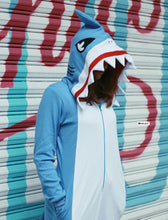 Cargar imagen en el visor de la galería, Kigurumi Tiburón Adulto - Disponible 7 días después de la compra