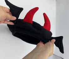 Cargar imagen en el visor de la galería, Gorrito de Murciélago