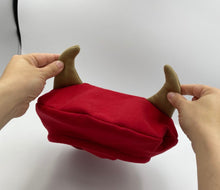 Cargar imagen en el visor de la galería, Gorrito de Cuernitos