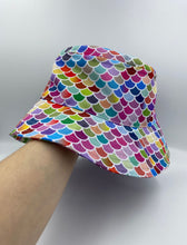 Cargar imagen en el visor de la galería, Bucket Hat Sirena Pastel