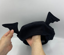 Cargar imagen en el visor de la galería, Gorrito de Murciélago