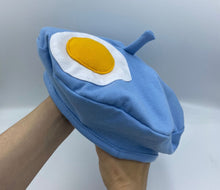 Cargar imagen en el visor de la galería, Gorrito de Huevito