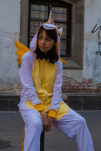 Cargar imagen en el visor de la galería, Kigurumi Unicornio Blanco Con Amarillo Adulto