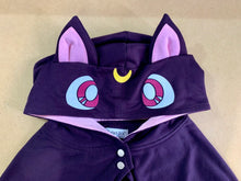 Cargar imagen en el visor de la galería, Capa Sailor Cat Morada - Disponible 7 días después de la compra
