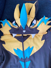 Cargar imagen en el visor de la galería, Sudadera Zeraora Adulto - Disponible 7 días después de la compra
